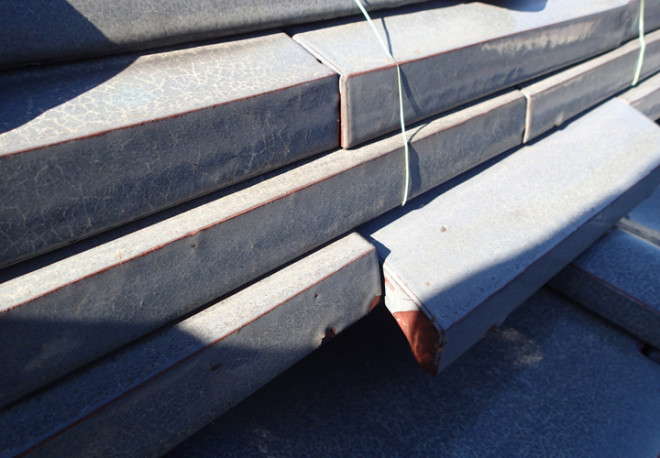 漆喰が劣化したことで熨斗瓦がズレています