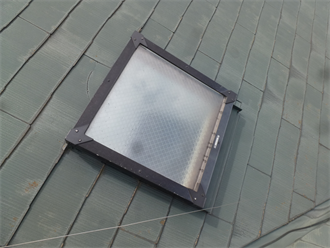 成田市飯田町にて新日軽の天窓(トップライト)からの雨漏り補修調査を実施