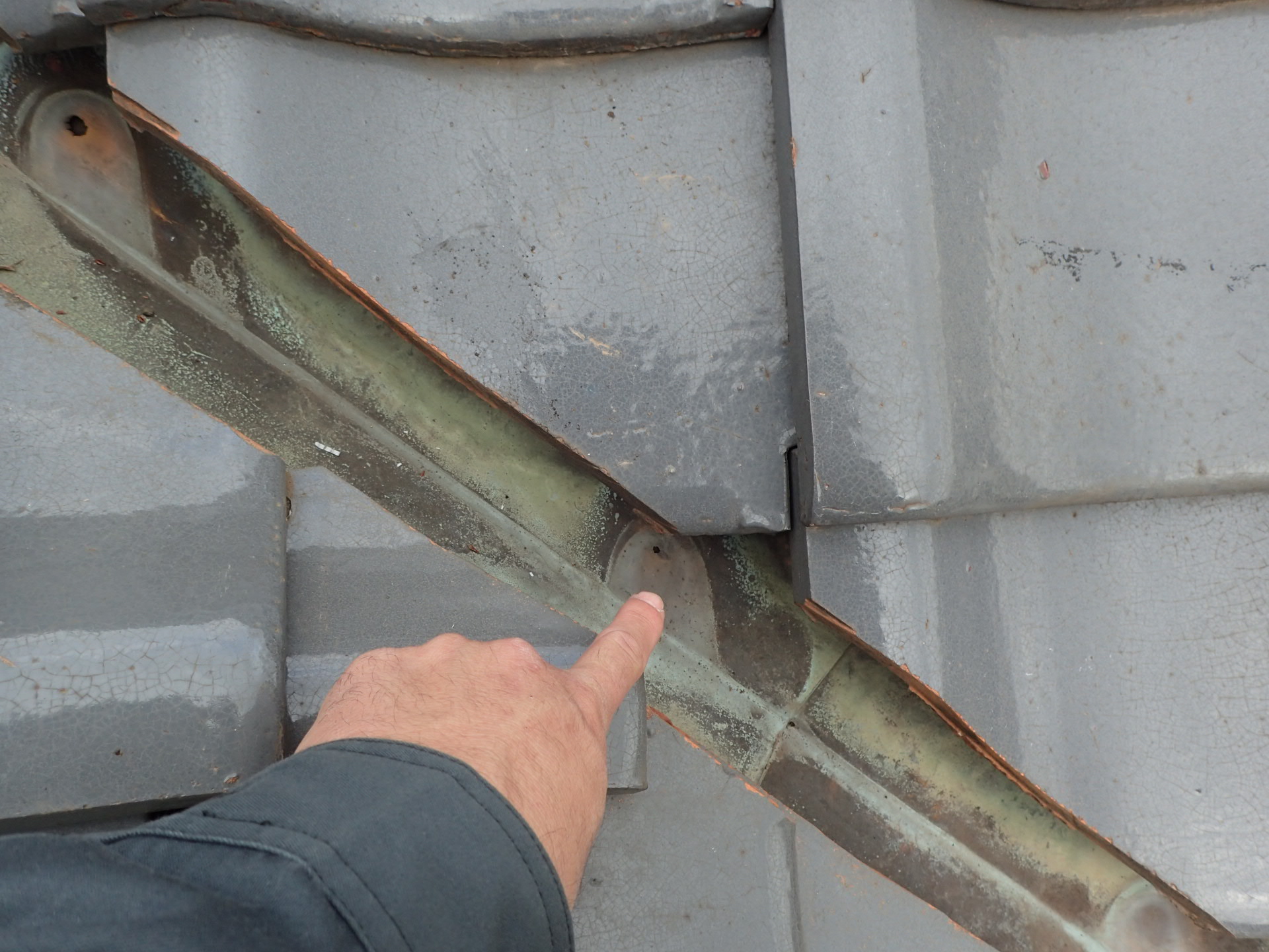 谷樋の劣化箇所