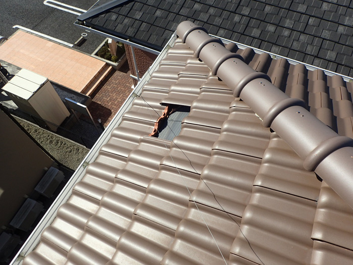 台風で飛散した屋根瓦