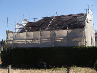 メッシュシートで囲みます