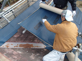 既存屋根の上から張ります