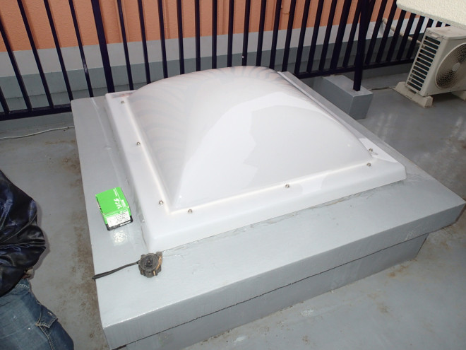 ドーム型天窓カバーを交換し雨漏り改善