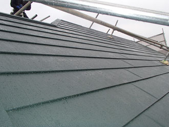 スーパーガルテクトで屋根を覆います