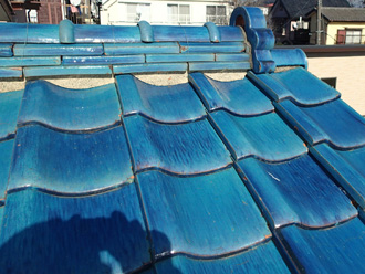 雨漏りしている屋根の調査