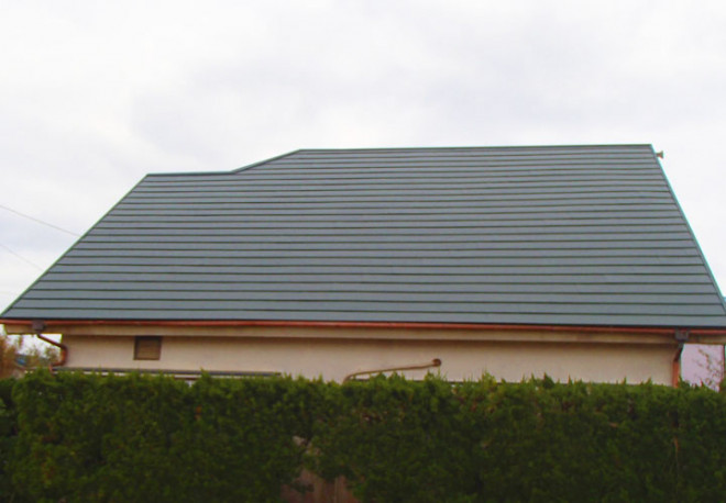 綺麗なSシェイドグリーンの屋根に