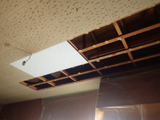 雨漏りしていた天井板の交換