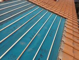 あきる野市瀬戸岡で雨漏りしている屋根の部分葺き直し工事