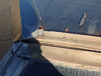 貫板が古くなっている