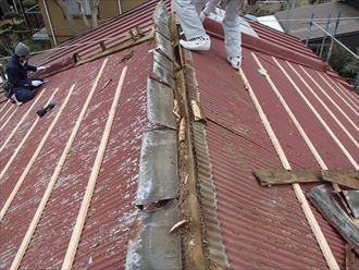 棟板金撤去の様子