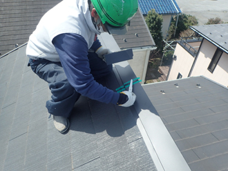 棟板金交換工事　コーキング処理