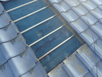 羽村市五ノ神で雨漏りしたお住まいの屋根葺き直し工事と棟取り直し工事