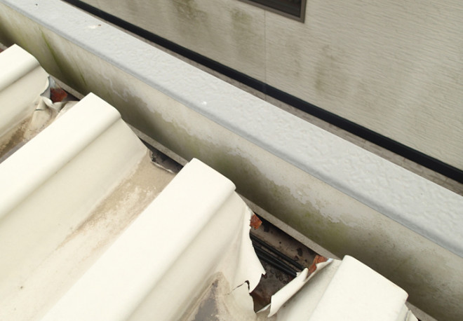 雨漏り補修として折板屋根のカバー工事をご提案