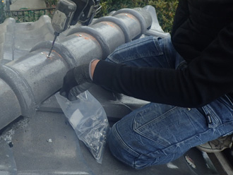 棟取り直し工事　冠瓦の固定