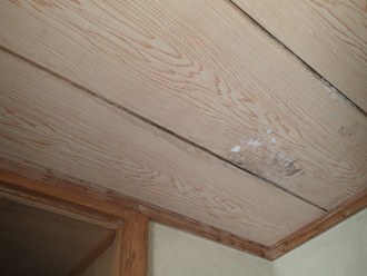 和室天井の雨漏り跡