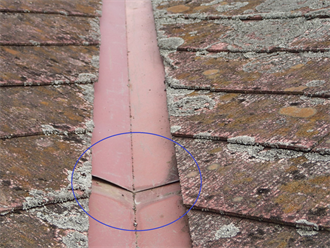 谷板金の継ぎ目浮き