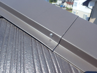 棟板金交換工事　ステンレスビスで取り付け