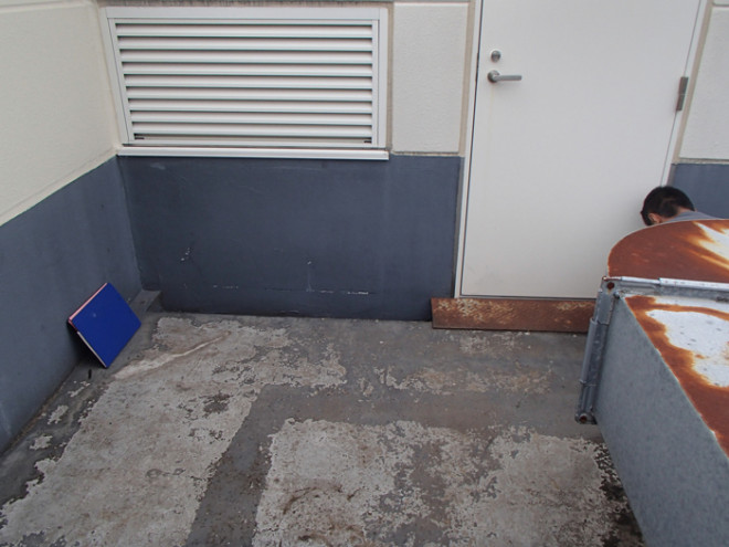 屋上防水が傷んでいる