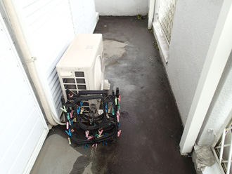 防水層が劣化し、雨漏りの発生したバルコニー