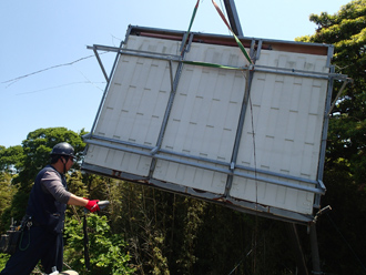 雨漏りを起こした瓦屋根から太陽光パネルを撤去