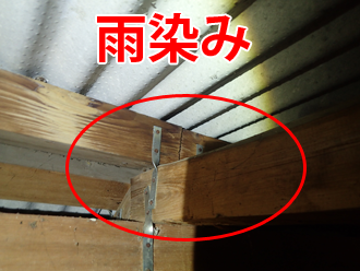 柱に発生している雨染み