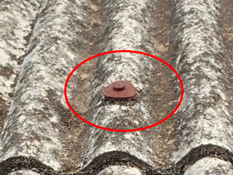 劣化・錆が発生したフックボルトとパッキン