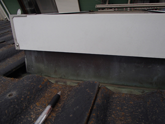 天窓の板金が変形している