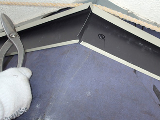 屋根カバー工法　板金加工