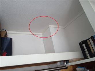 室内クロスのしわ