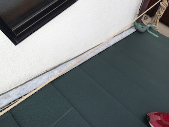 シールで雨水の侵入を防ぐ