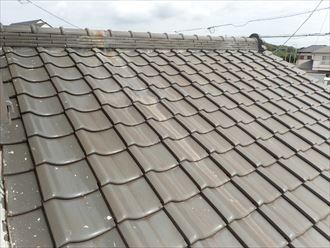 雨漏りを引き起こしている瓦屋根