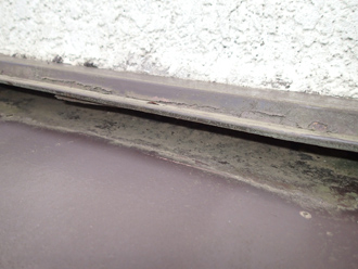 取り合いに出来た隙間