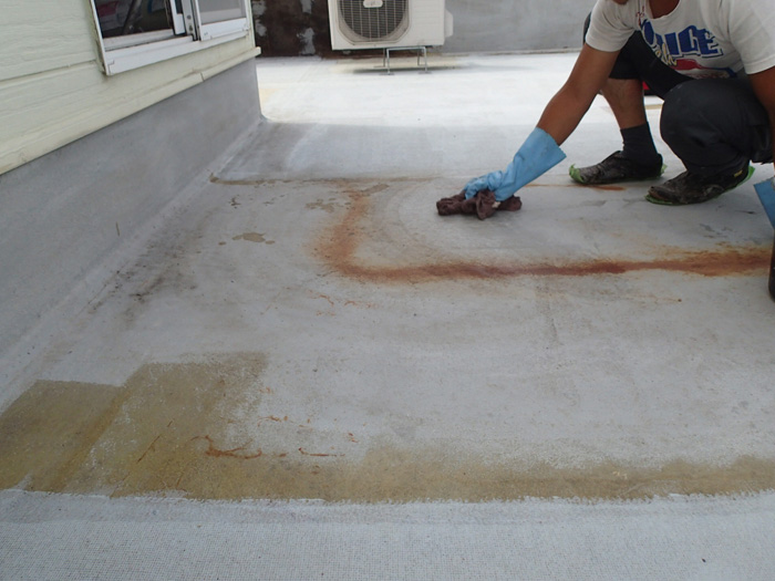 東村山市久米川町で雨漏りしている陸屋根をウレタン防水工事で雨漏り改善