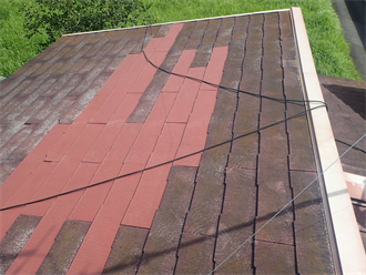 長生郡一宮町綱田にて補修跡が見られるスレート屋根材からの雨漏りを調査