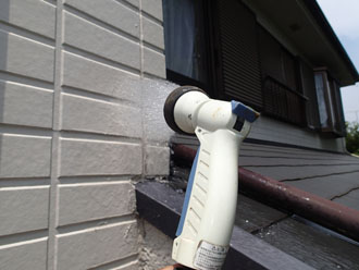 横浜市都筑区高山にて散水試験を行い雨漏り箇所を特定！外壁目地の劣化が原因でした