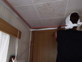天井の塗装に伴い養生