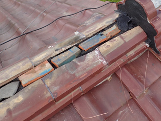 川崎市高津区梶ケ谷で棟瓦がずれて雨漏りしているため棟取り直し工事を実施