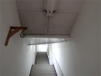 通路への雨漏り