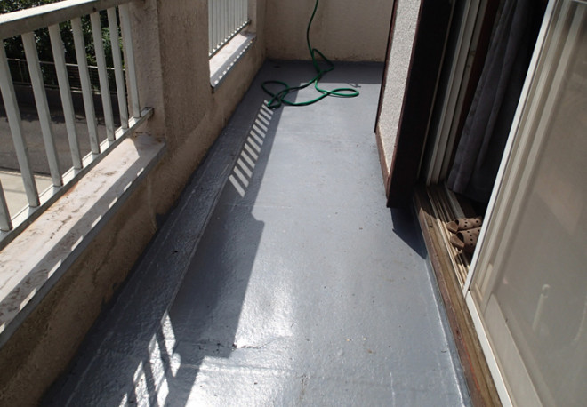 数年前より雨漏りしているベランダ