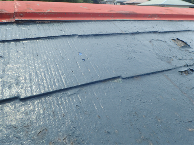 横浜市神奈川区神之木台にてDIYの屋根塗装が原因による雨漏り発生