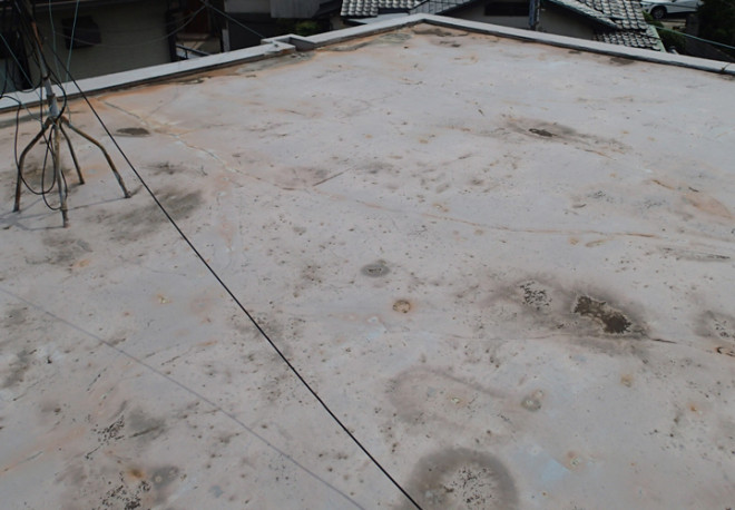 雨漏りを起こした陸屋根
