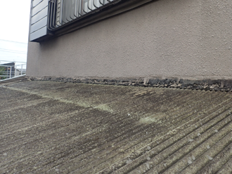 波板が劣化している