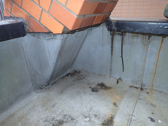 防水層が劣化している