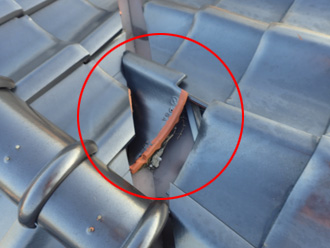 川崎市幸区小倉での雨漏り原因は棟の漆喰剥がれと瓦のズレでした