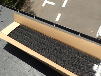 川崎市宮前区神木で雨樋の落ち葉溜まりのお悩みを落ち葉よけネットで解決