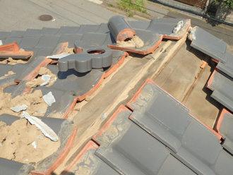 棟が倒壊している