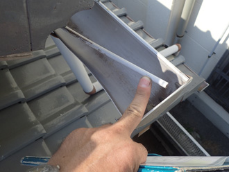 雨樋が壊れている