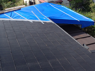 ブルーシートで雨養生