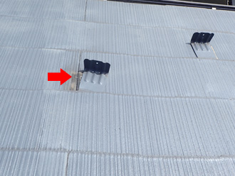 雪止め金具がずれている