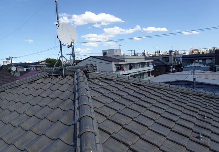  東村山市秋津町のお住まいの立派で頑丈に見える瓦屋根